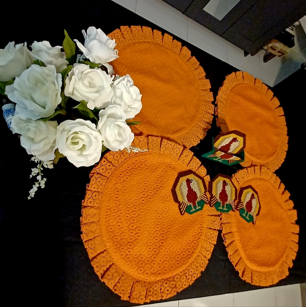 Bohemian THANKSGIVING STOREHOUSE PLACEMATS (4) ORANGE LACE 15" ROUND New - Picture 2 of 7